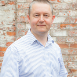 Headshot of Lee Longstaff